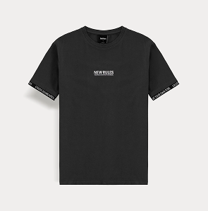 Черная базовая футболка с надписью 'New rules'